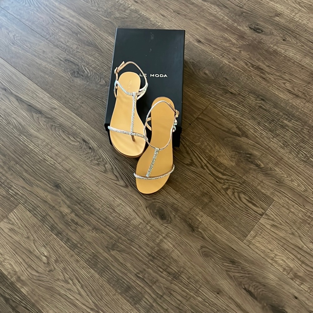 Pelle Moda! Dress sandals in Pink silk with Rhinestones. Size 6.5